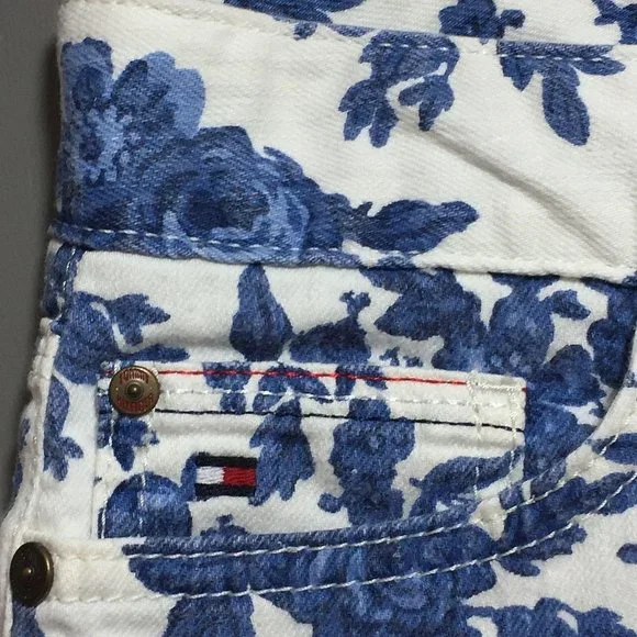 Tommy Hilfiger Shorts Womens Size 4 Blue on White Floral Denim Actual 31 x 4 - Picture 4 of 8